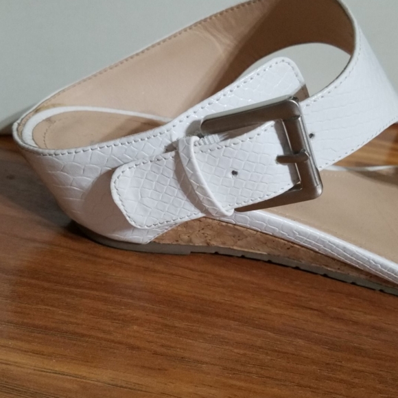 Sandals - Picture 2 of 4